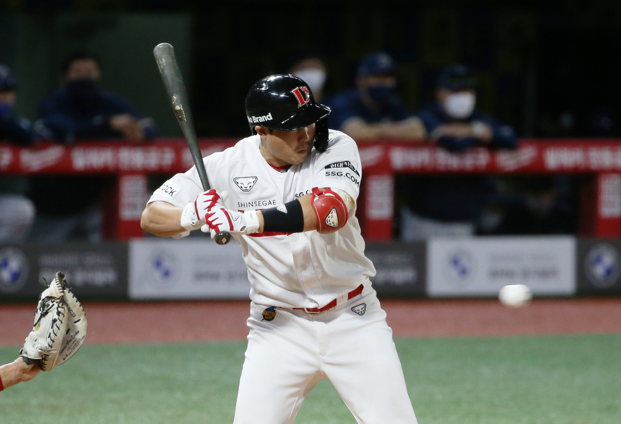 Choi Jeong of the SSG Landers is getting hit by a pitch for the 288th time of his career against the NC Dinos in the bottom of the sixth inning of a Korea Baseball Organization regular season game at Incheon SSG Landers Field in Incheon, in 2021 August (Yonhap)
