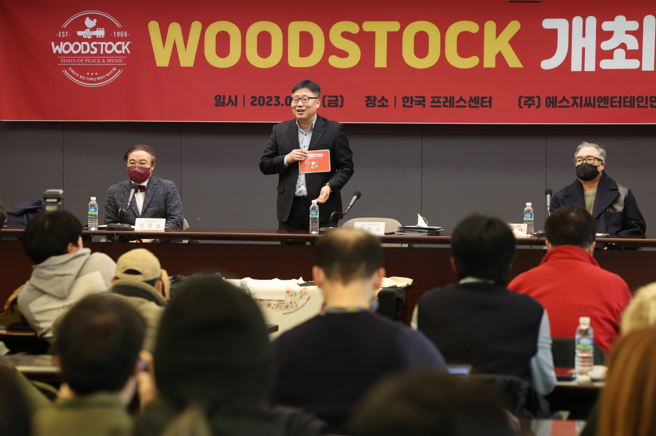 SGC Entertainment CEO Kim Eun-soo speaks at a press conference on Woodstock festival in Korea at the Korea Press Center, Seoul, Friday. (Yonhap)