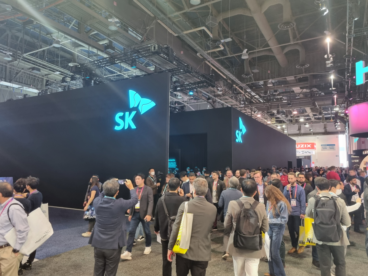 SK's exhibition booth at CES 2023 in Las Vegas (Kan Hyeong-woo/The Korea Herald)