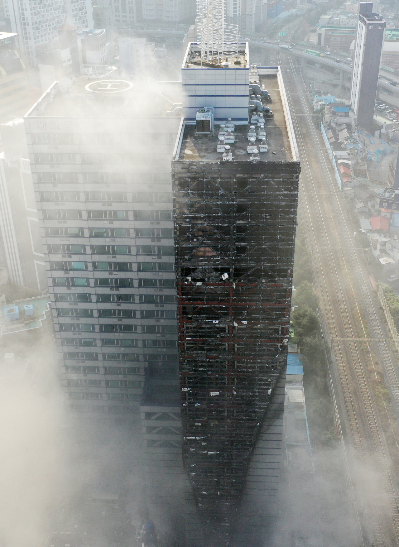 White smoke billows from a parking tower in the southeastern port city of Busan on Monday, after it was engulfed in a fire. (Yonhap)