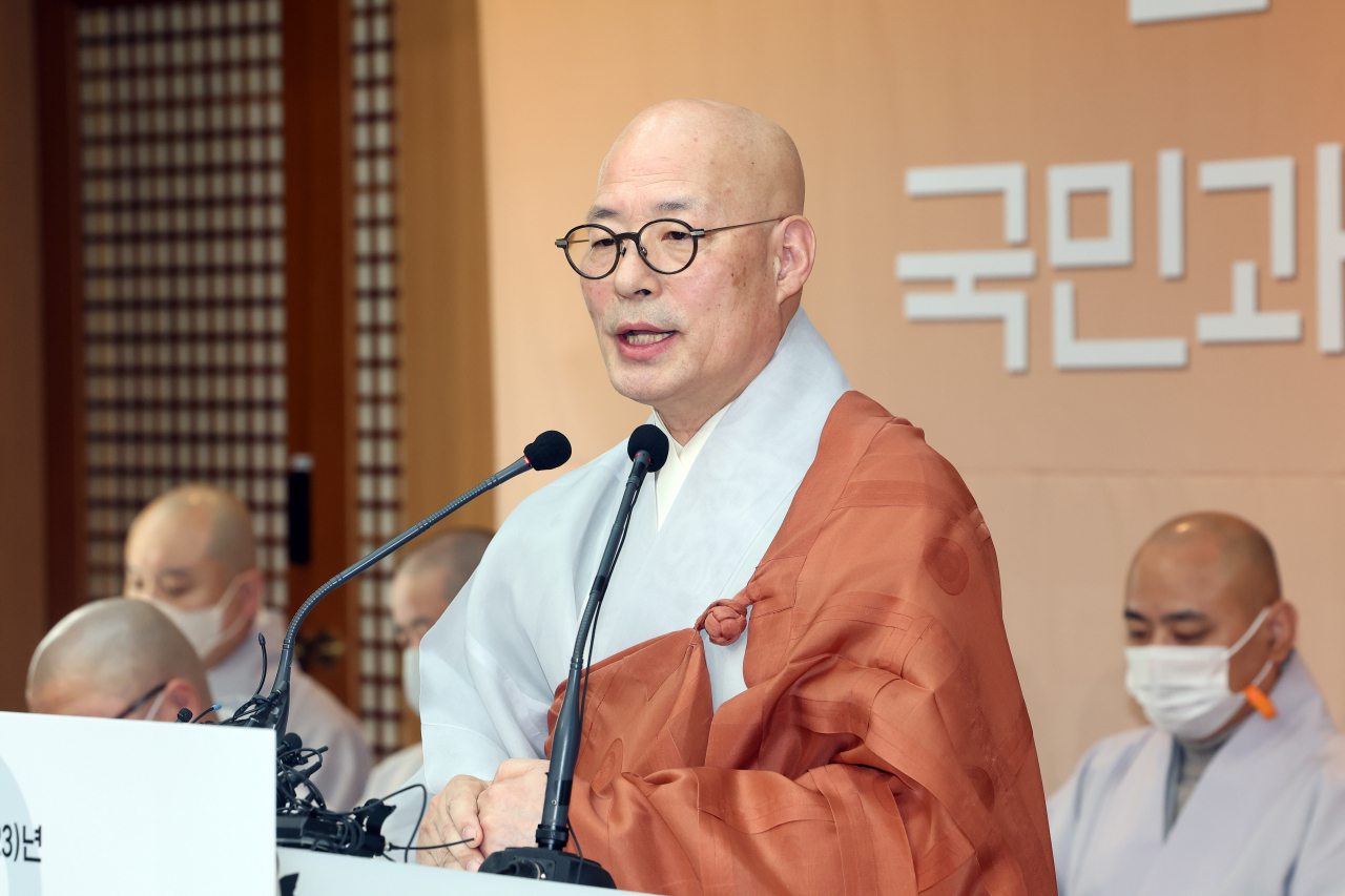The Ven. Jinwoo, president of the Jogye Order of Korean Buddhism, speaks at a press conference on Wednesday in Jongno-gu, central Seoul. (Yonhap)