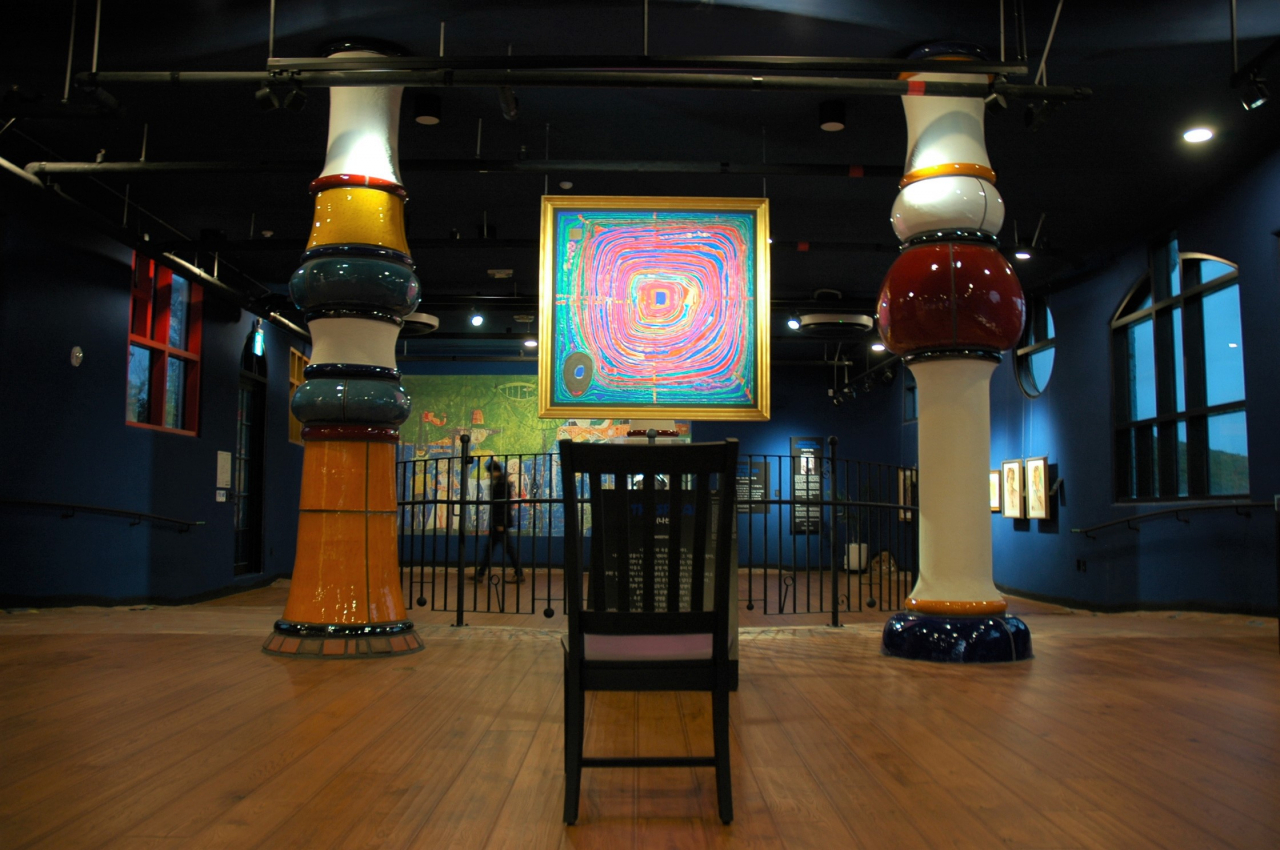 Hundertwasser Museum at Udo Island, Jeju (Lee Si-jin/The Korea Herald)