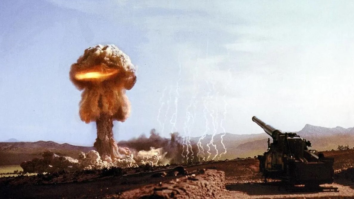 Test-firing of an M65 atomic cannon, known as Atomic Annie, on May 25, 1953. Atomic Annies were among the first US tactical nuclear weapons deployed in South Korea in the late 50s. (US Army)