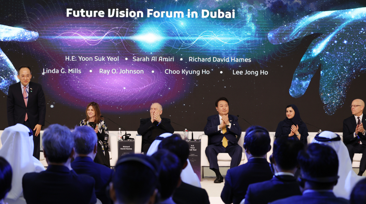 Finance Minister Choo Kyung-ho (first from left) attends the Dubai Future Forum at the Museum of Dubai in Dubai, the United Arab Emirates, Tuesday. (Yonhap)