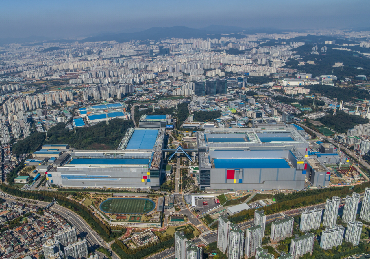 An aerial view of Samsung's Hwaseong semiconductor complex in Hwaseong, Gyeonggi Province. (Samsung Electronics)