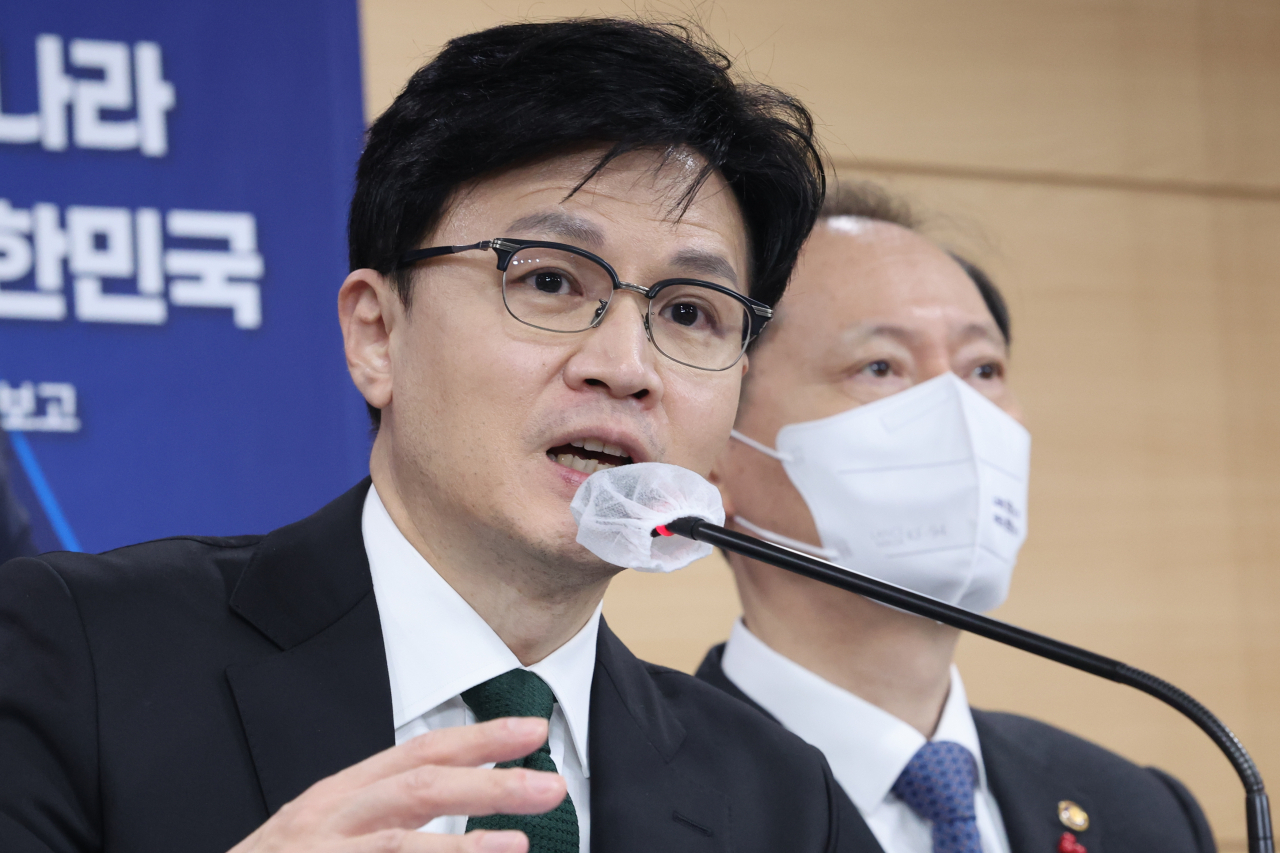 Justice Minister Han Dong-hoon explains 'Jessica Act' during the press briefing held after the meeting with the President Yoon Suk Yeol, Government Complex-Seoul, Thursday. (Yonhap)