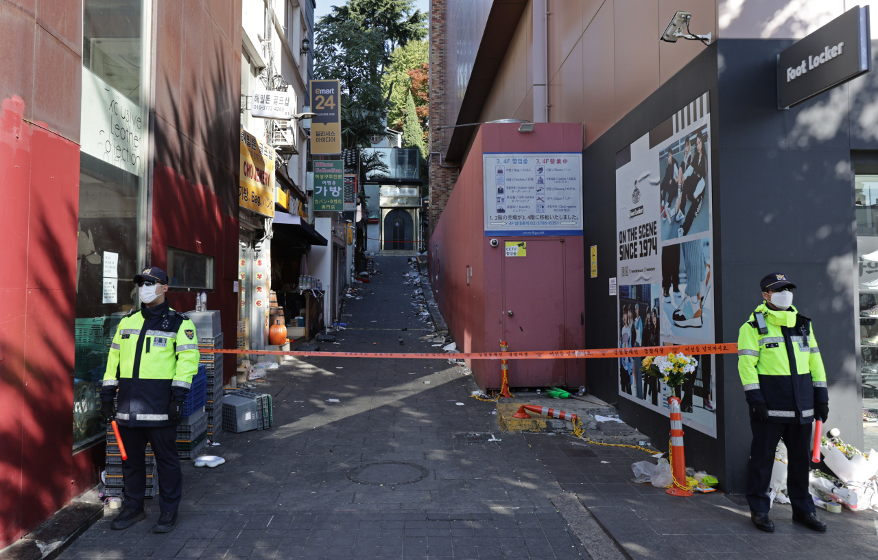 The alley where more than 150 people lost their lives in the deadly crowd crush in Itaewon. The Hamilton Hotel is located on the right side. (Yonhap)
