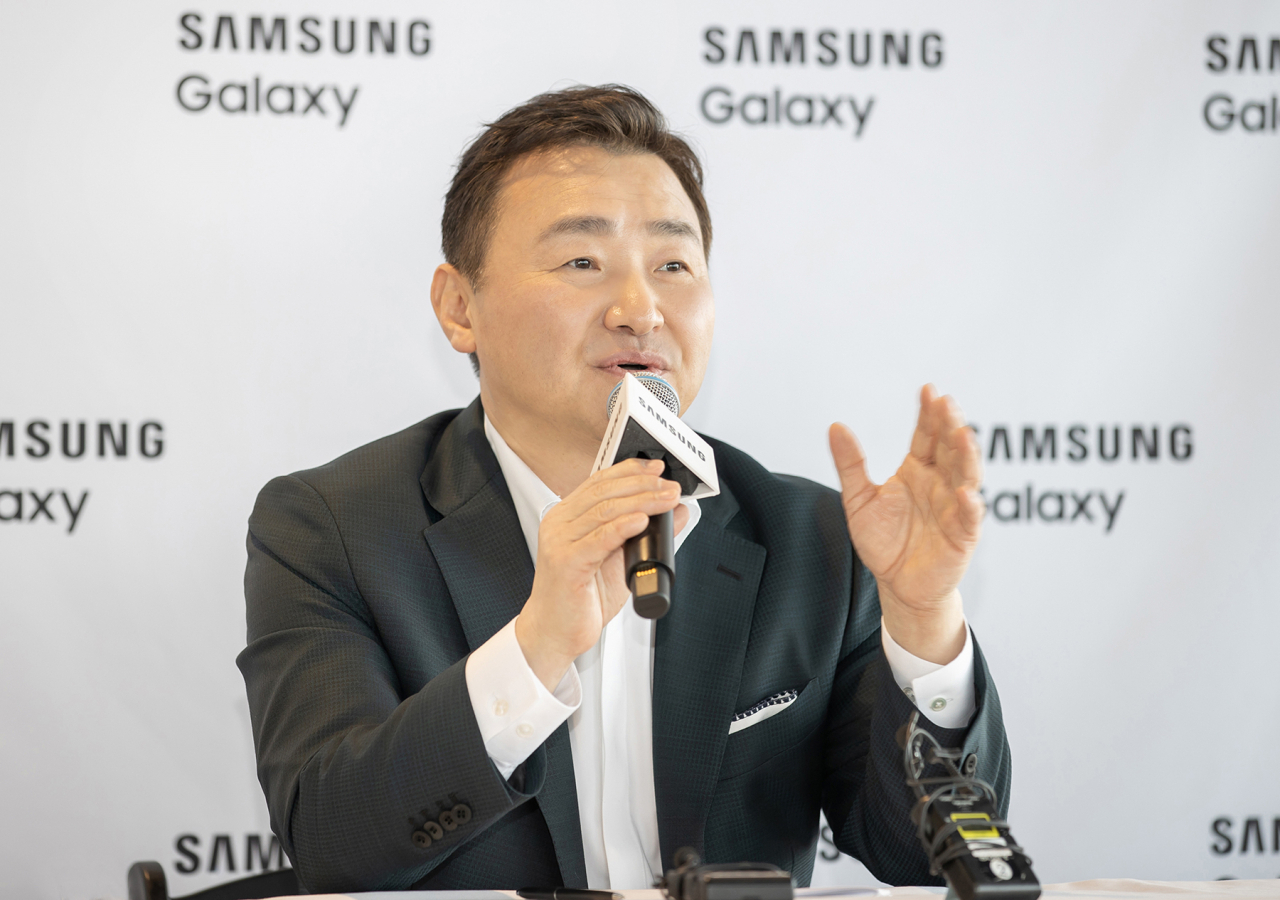 At a press conference, Samsung Electronics President Roh Tae-moon touts the new Galaxy S23 as the “most powerful S series,” showing confidence in achieving more than 10 percent growth in sales. (Samsung Electronics)