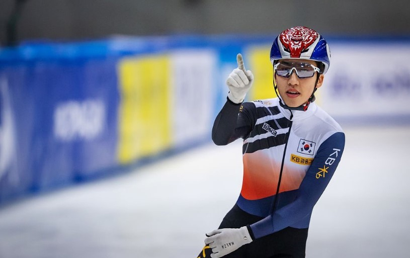 Park Ji-won of South Korea celebrates his victory in the men's 1,500 meters at the International Skating Union World Cup race at Joynext Arena in Dresden, Germany, on Sunday. (Captured image from Park's official Instagram)