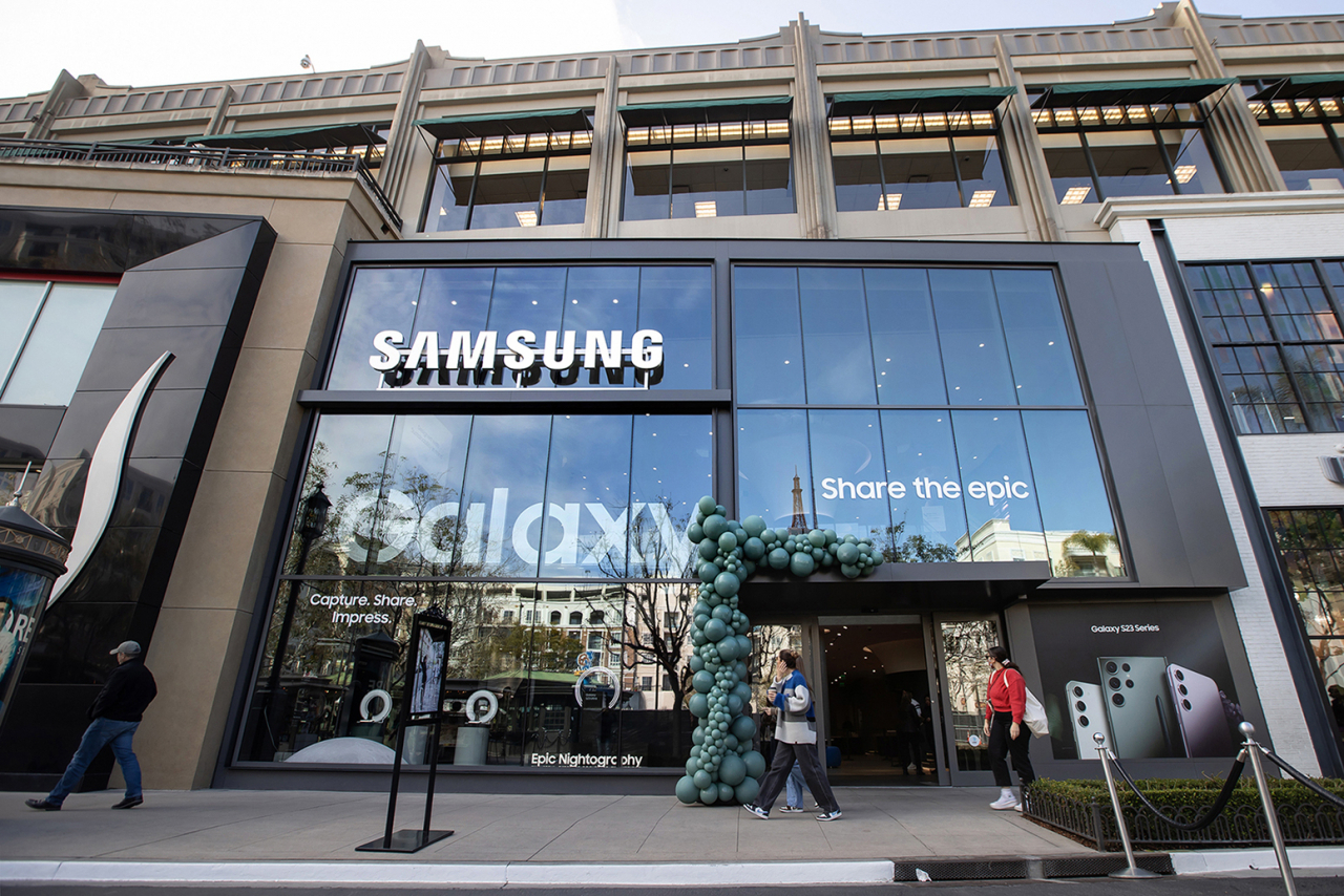 Exterior view of Samsung Experience Store located in Glendale, California. (Samsung Electronics)