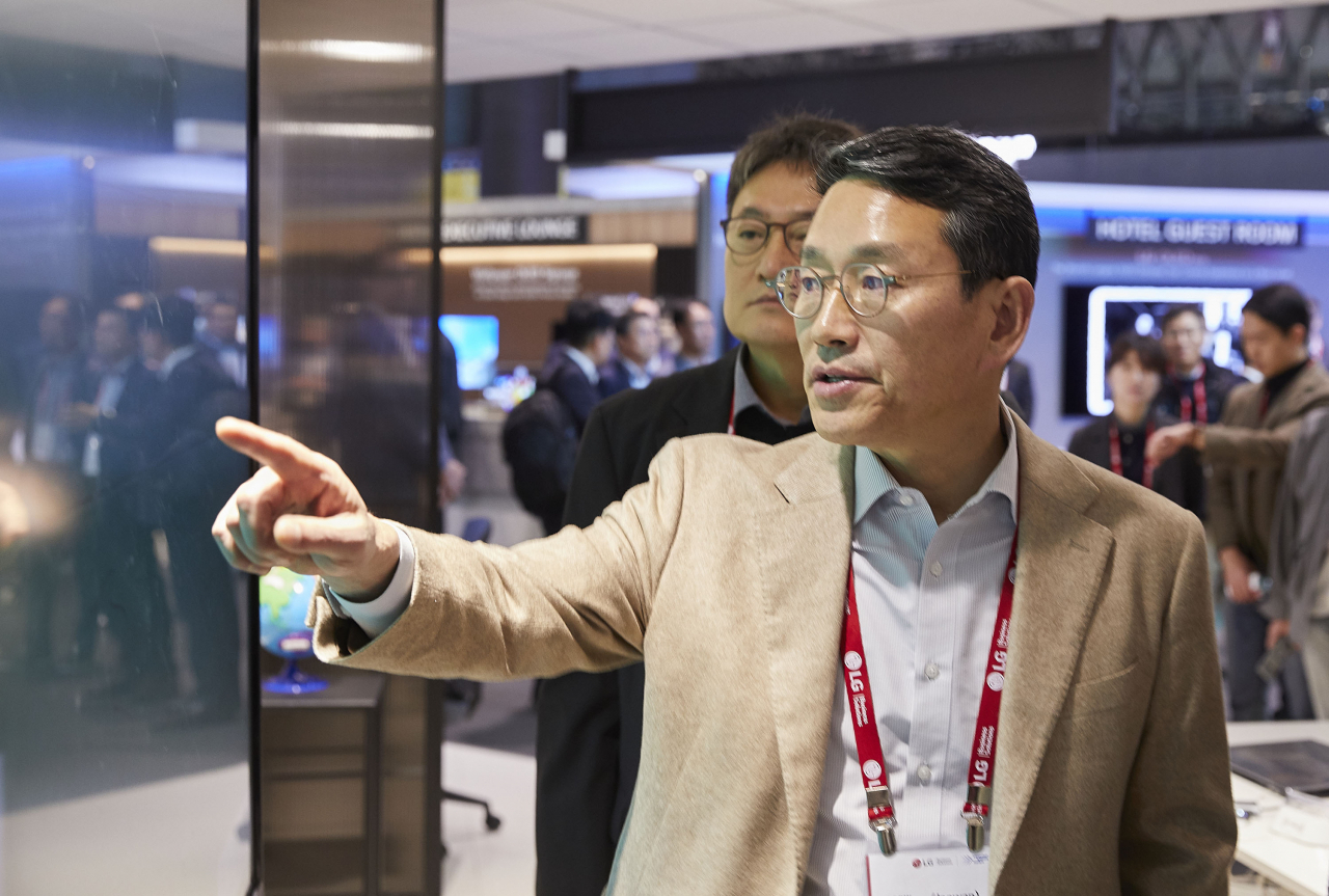 LG Electronics CEO Cho Joo-wan explores the latest industry and technology trends at this year's Integrated Systems Europe, held in Barcelona in February. (LG Electronics)