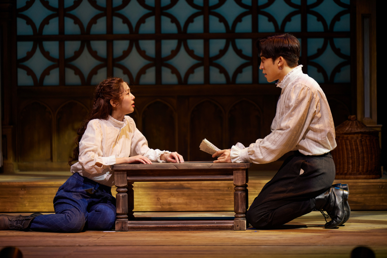 Actor Chae Soo-bin (left) plays Viola De Lesseps in the Korean production of “Shakespeare in Love.
