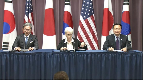 South Korea's First Vice Foreign Minister Cho Hyun-dong (right), US Deputy Secretary of State Wendy Sherman (center) and Japanese Vice Foreign Minister Takeo Mori are seen holding a joint press conference at the US state department in Washington on Monday, following their trilateral talks at the department. (US Department of State)