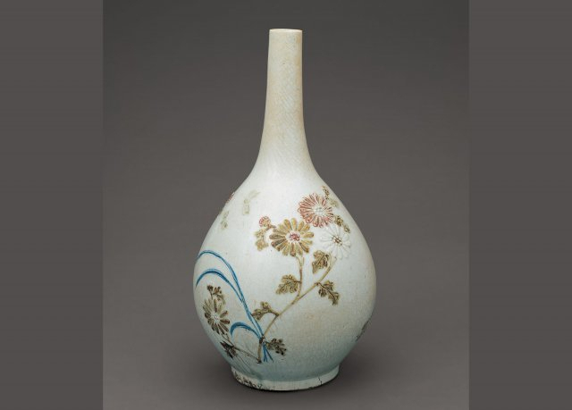 White porcelain bottle with grass and insect design in underglaze iron, copper, and cobalt blue, a National Treasure (CHA)