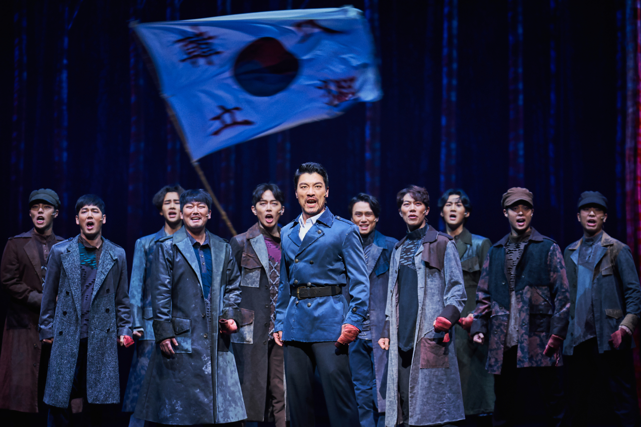 Musical actor Yang Joon-mo (center) performs as Ahn Jung-geun in 