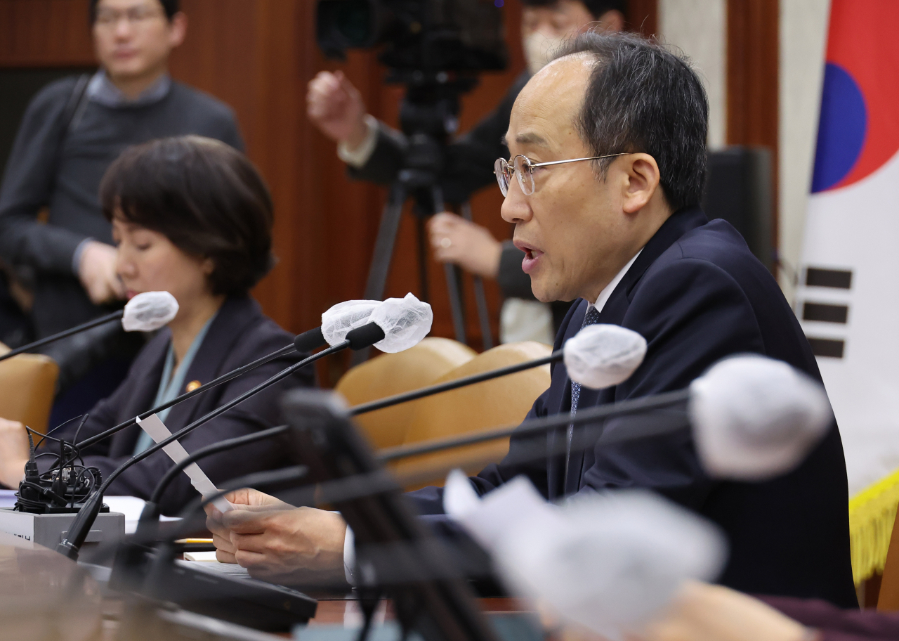 Finance Minister Choo Kyung-ho speaks during a meeting with economy-related ministers in Seoul on Thursday (Yonhap)