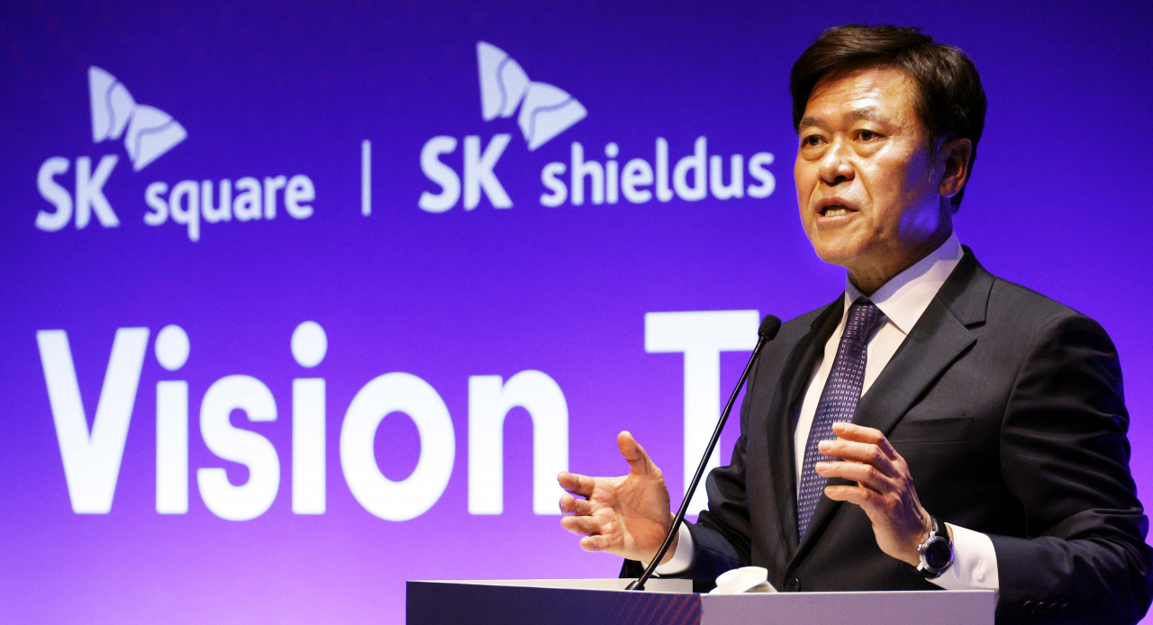 SK Square Chief Executive Officer Park Jung-ho speaks at a press conference on the sidelines of this year's Mobile World Congress in Barcelona, Spain on Tuesday. (Yonhap)