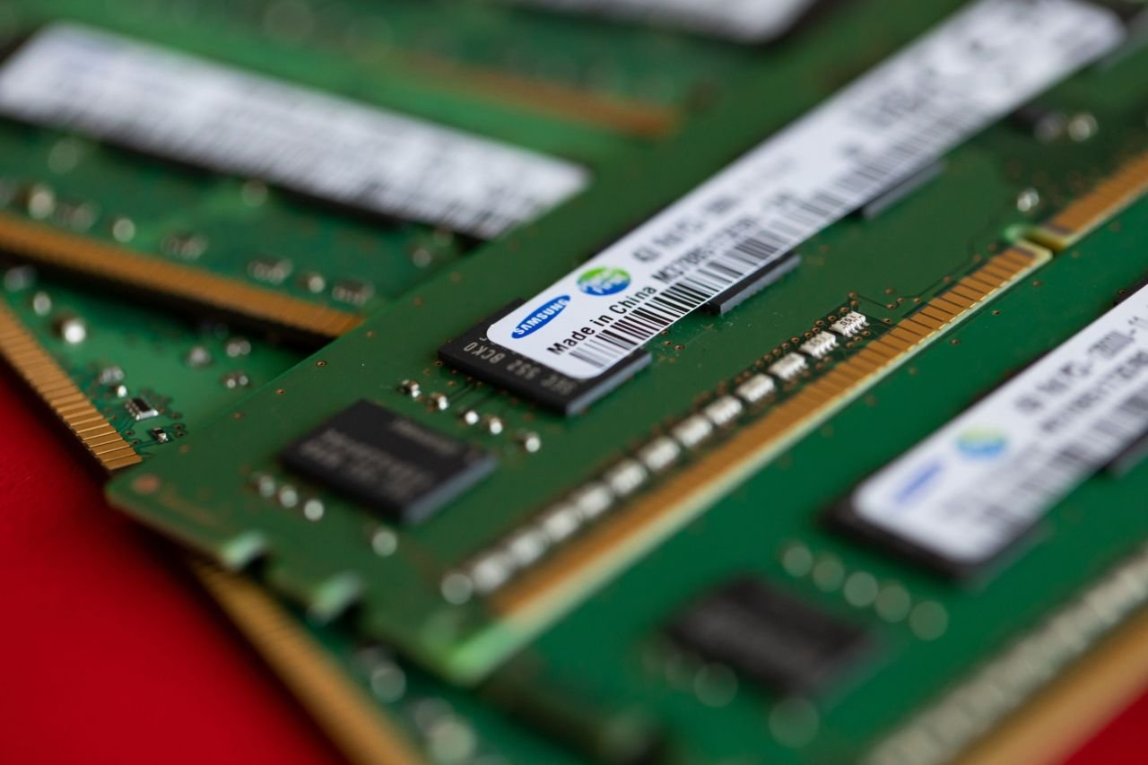Samsung Electronics’ memory chip modules (Bloomberg)