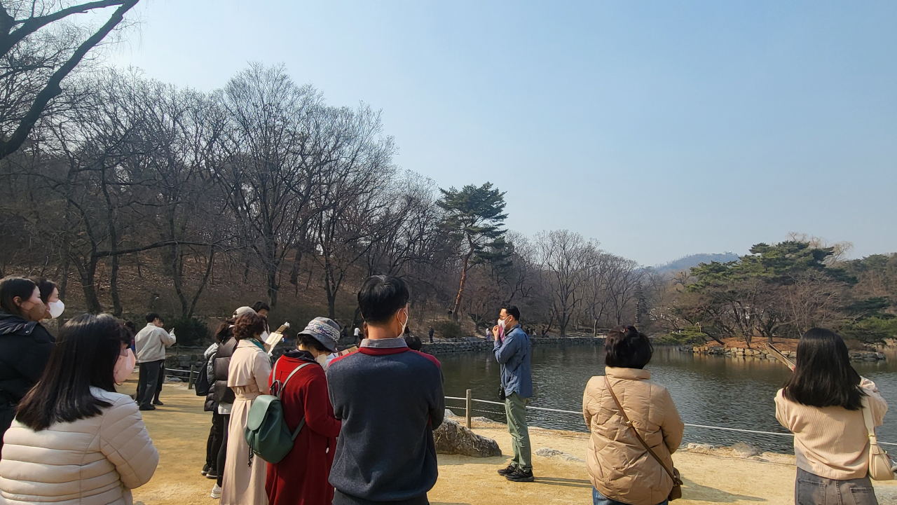 Chundangji pond, the last stop of the 90-minute tour at Changgyeonggung (Kim Hae-yeon/ The Korea Herald)