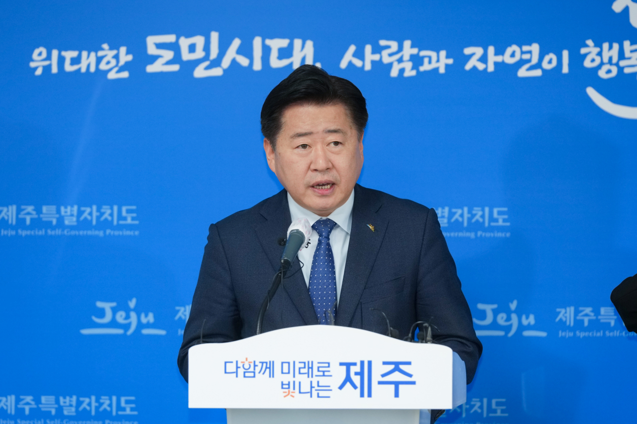 Jeju Governor Oh Young-hun held a press conference at the Jeju Provincial Office, Monday, and expressed his deep regret to the Ministry of Environment, saying, 