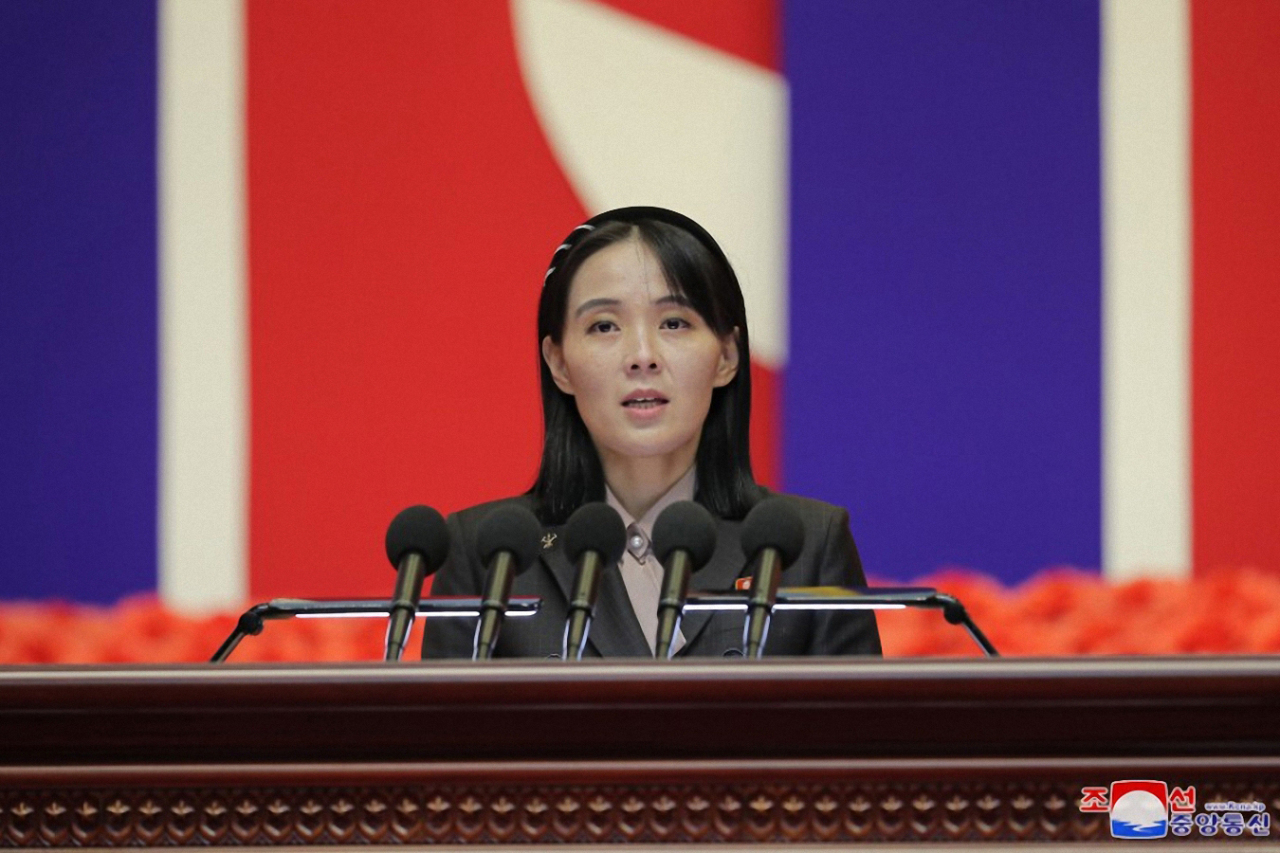 Vice Department Director of the Central Committee of the Workers’ Party of Korea Kim Yo-jong, speaks at a national meeting on anti-epidemic measures in Pyongyang, Aug.11. 2022 (Yonhap)