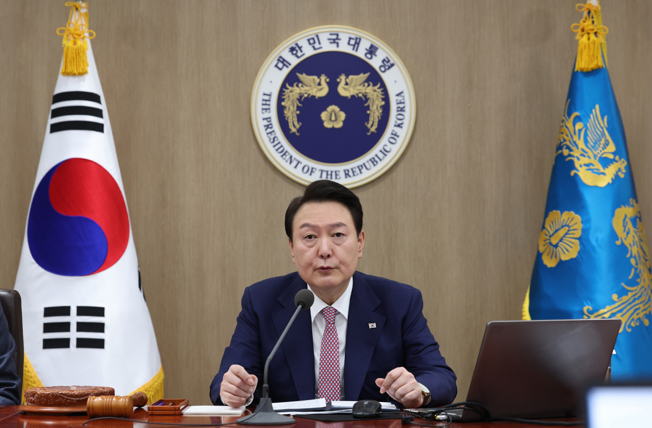 President Yoon Suk Yeol chairs a Cabinet meeting Tuesday. (Yonhap)