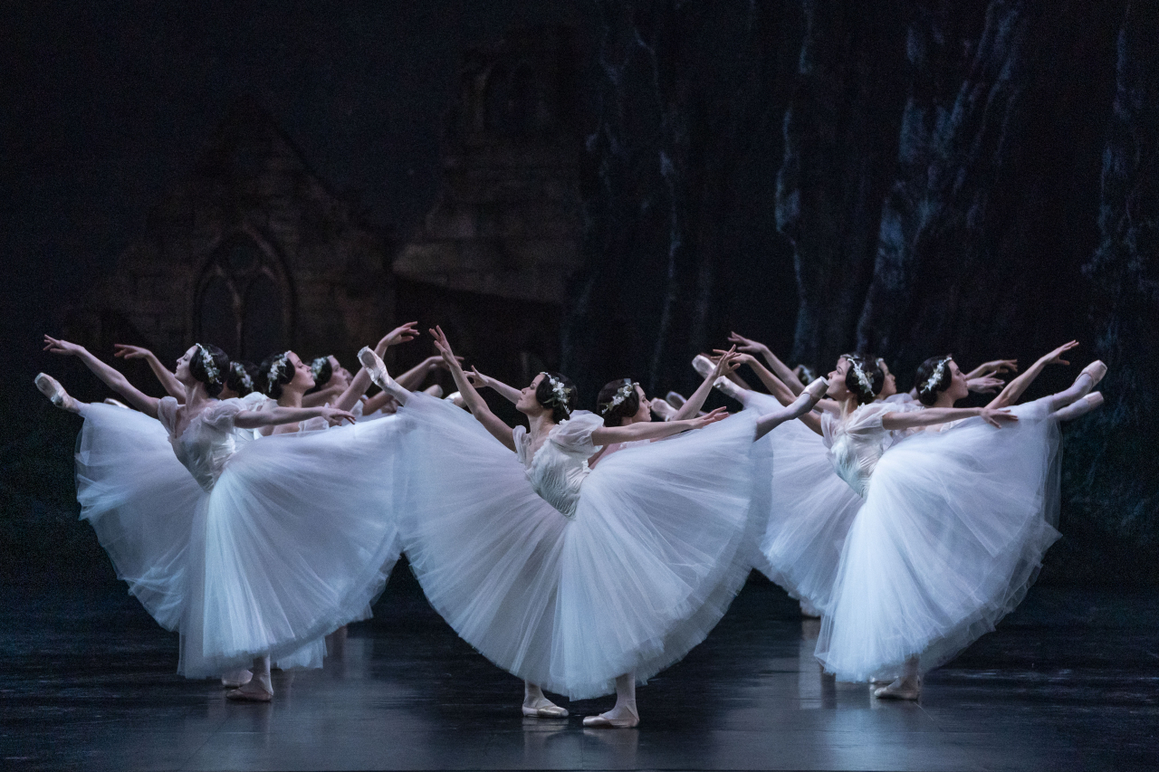 A scene from the Paris Opera Ballet’s “Giselle” (LG Arts Center Seoul)