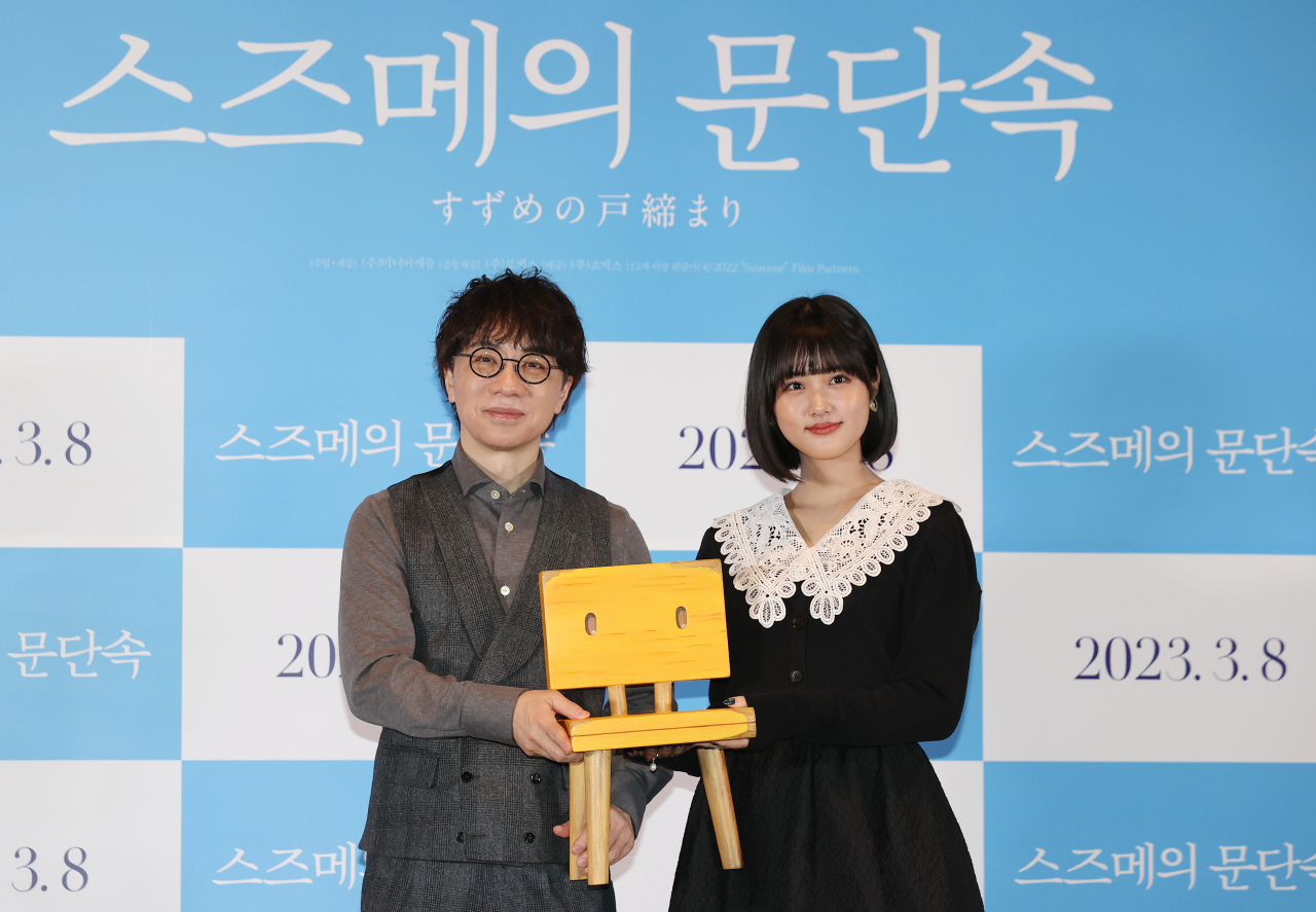 Director Makoto Shinkai (left) and actor Nanoka Hara, who voices the main character of Shinkai's film, pose for a photo at a press conference for “Suzume” at Megabox Seongsu in Seoul, Wednesday. (Yonhap)