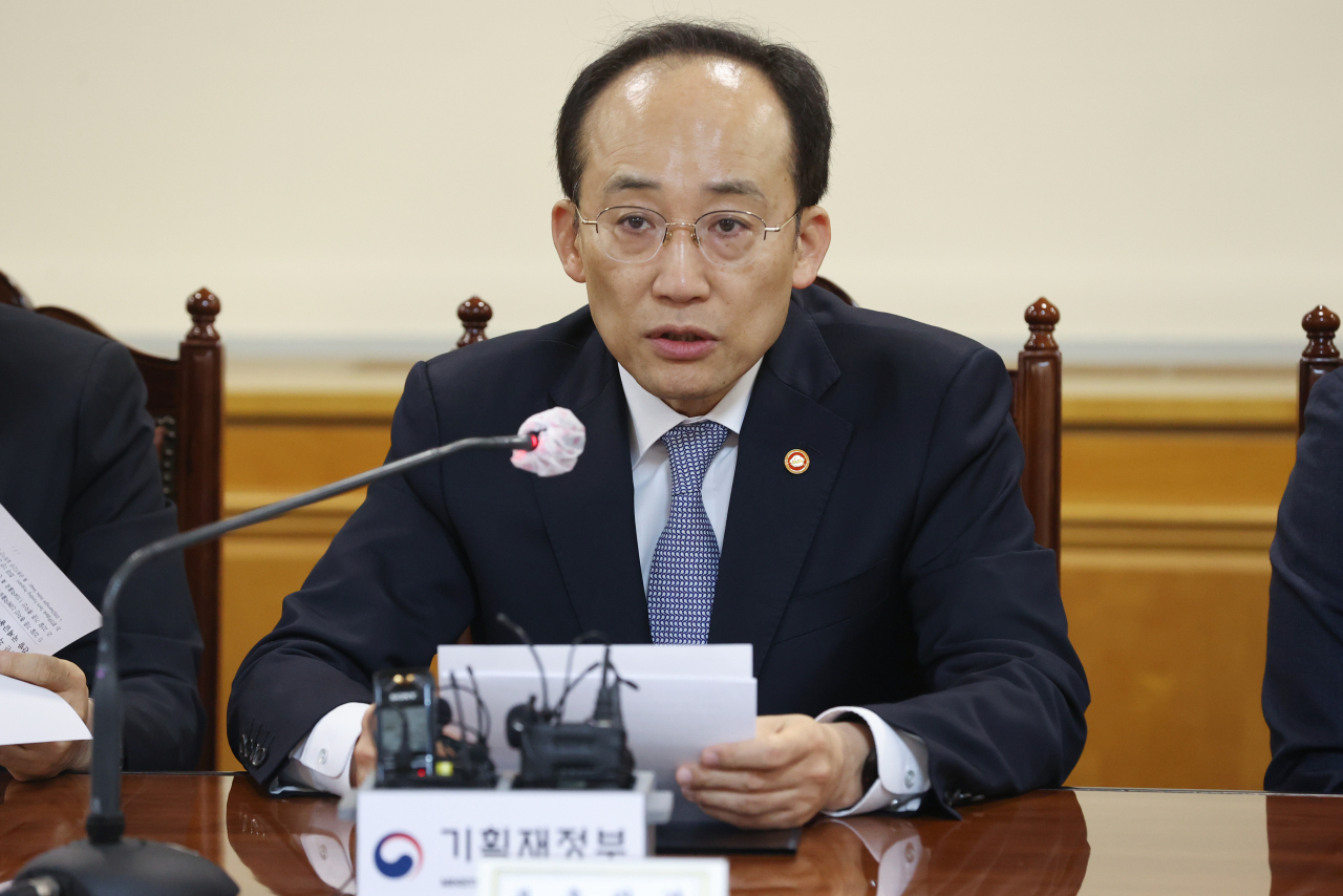 Finance Minister Choo Kyung-ho speaks at an emergency macroeconomic meeting held Tuesday. (Joint Press Corps)
