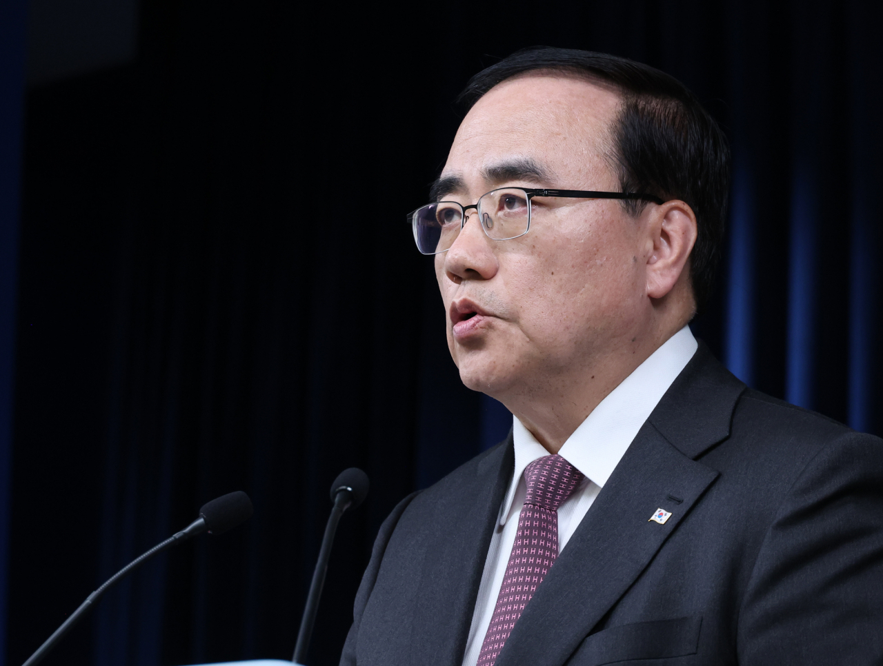 National Security Adviser Kim Sung-han gives a briefing on President Yoon Suk Yeol's upcoming two-day visit to Japan at the presidential office in Seoul on Tuesday. (Yonhap)