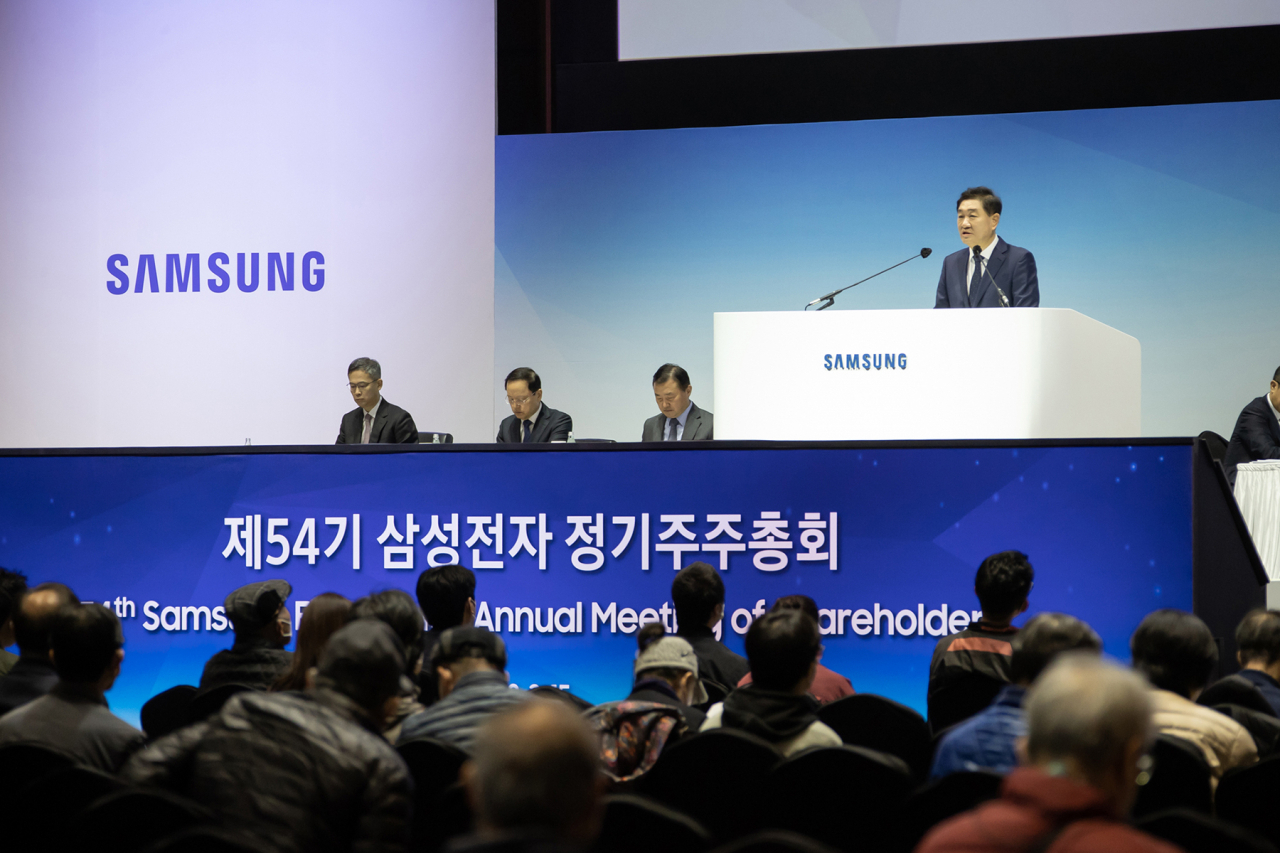 Samsung Vice Chairman and co-Chief Executive Officer Hang Jong-hee speaks at the company's 54th annual shareholders meeting in Suwon, Gyeonggi Province, Wednesday. (Samsung Electronics)