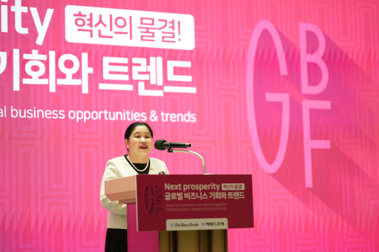 Philippines Ambassador Maria Theresa B. Dizon-De Vega delivers welcoming remarks for the fourth session of the Global Business Forum on Wednesday, at the Ambassador Seoul hotel. (Damdastudio)