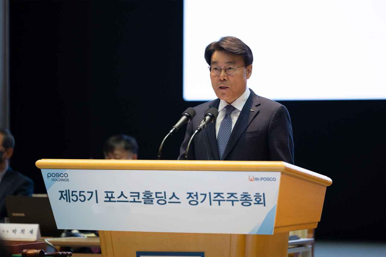 Posco Group Chairman Choi Jeong-woo speaks at a shareholders meeting held at Posco Center in Gangnam, southern Seoul, Friday. (Posco Holdings)