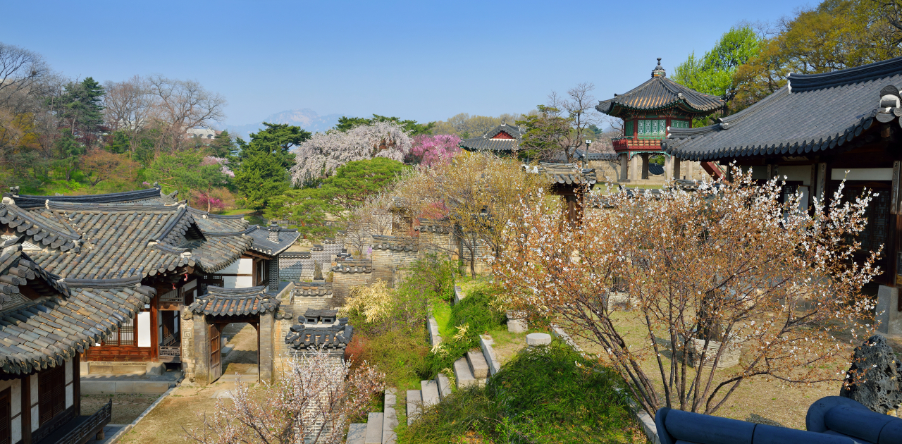 Spring view of Nakseonjae in Changdeokgung, Seoul (CHA)