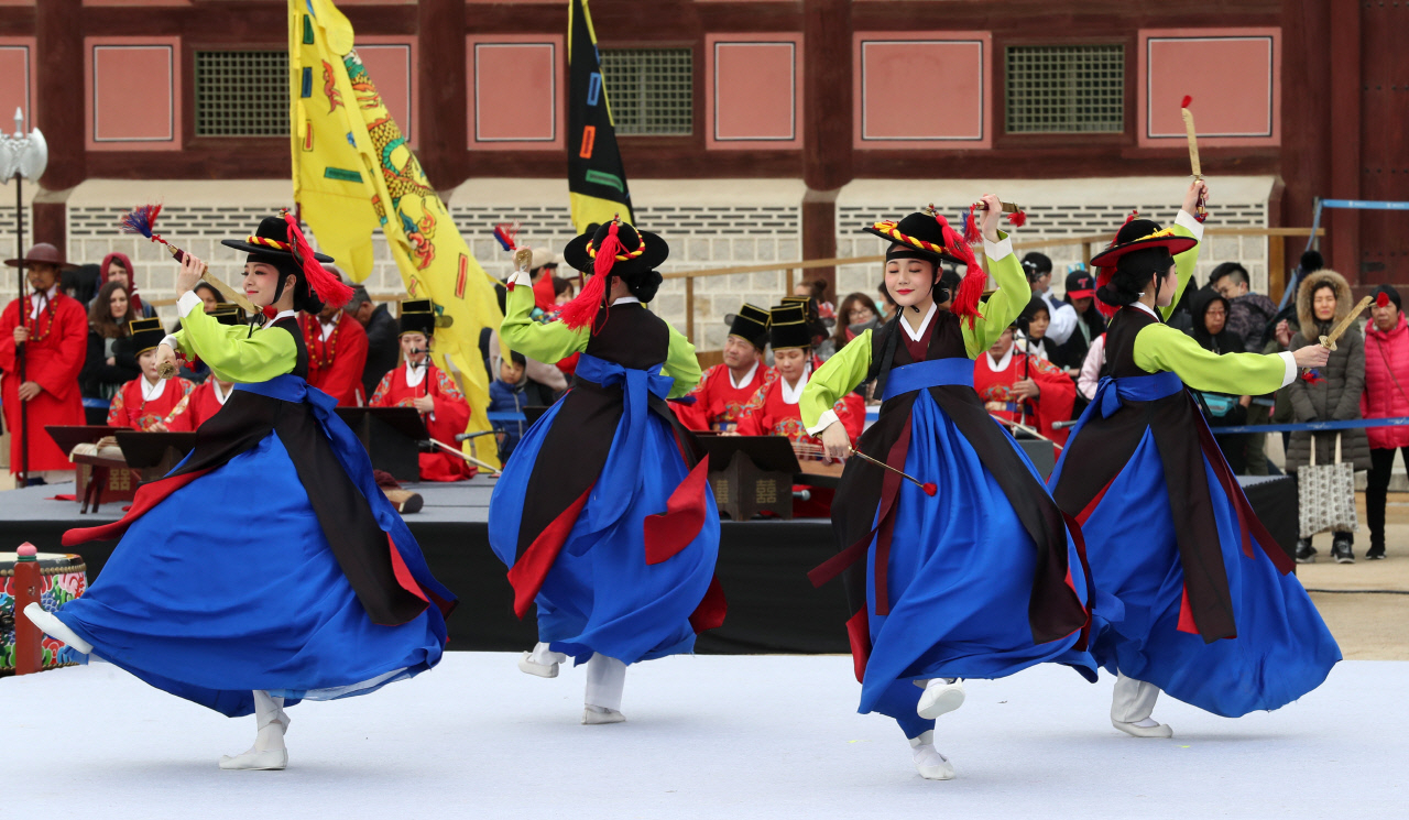 Dancers perform a sword dance during the royal guard appointment ceremony in 2022. (Cultural Heritage Administration)