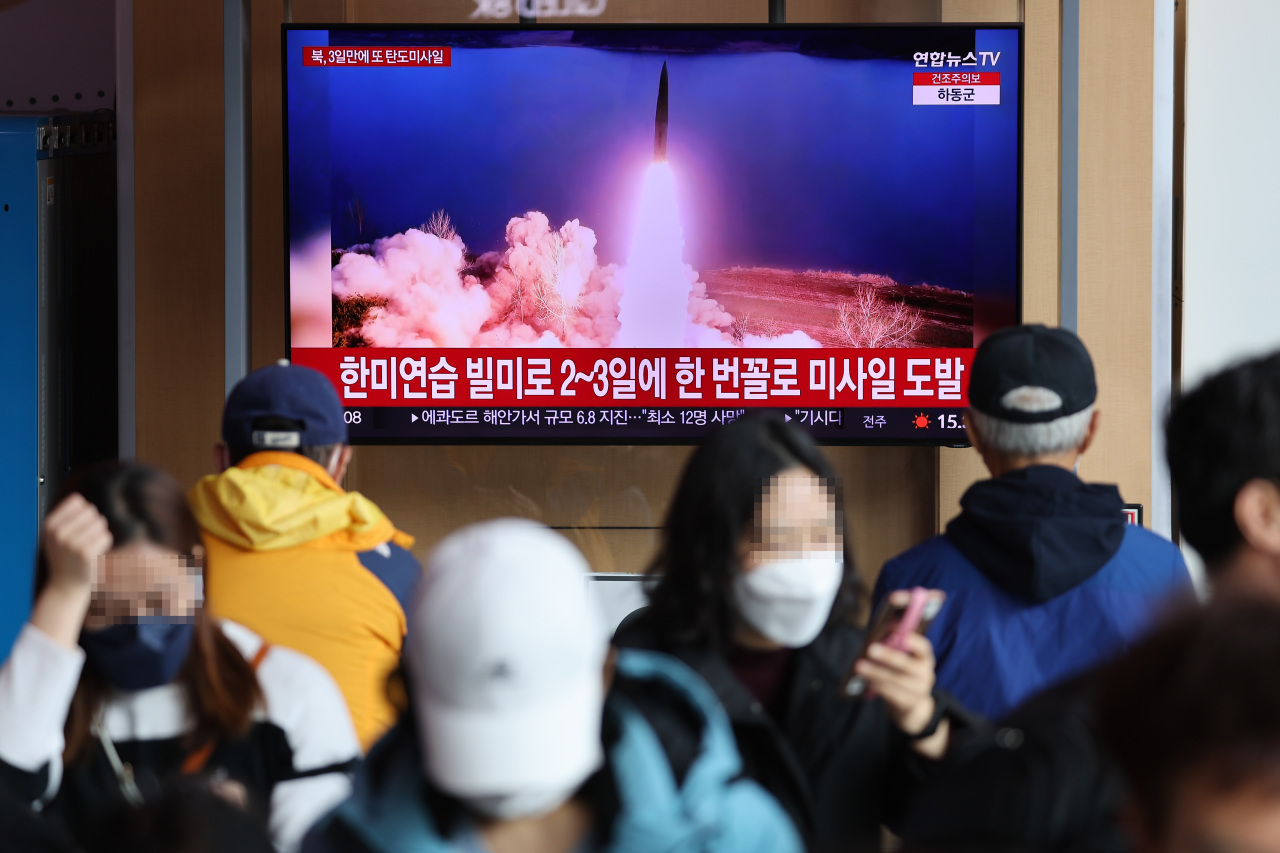 Passersby watch a news report on North Korea`s launch of a short-range ballistic missile on March 19 at Seoul Station in Seoul. (File Photo - Yonhap)