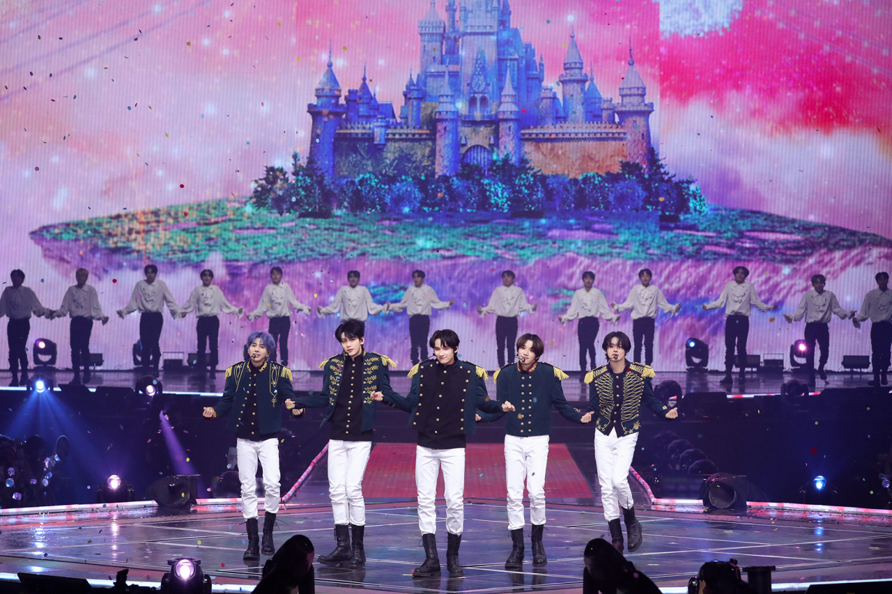 K-pop band Tomorrow X Together holds its world tour, 