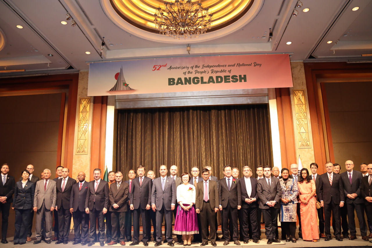 Attendees pose for a group picture on Bangladesh Independence Day at the Lotte Hotel in Jung-gu Seoul on Monday. (Embassy of Bangladesh in Seoul)