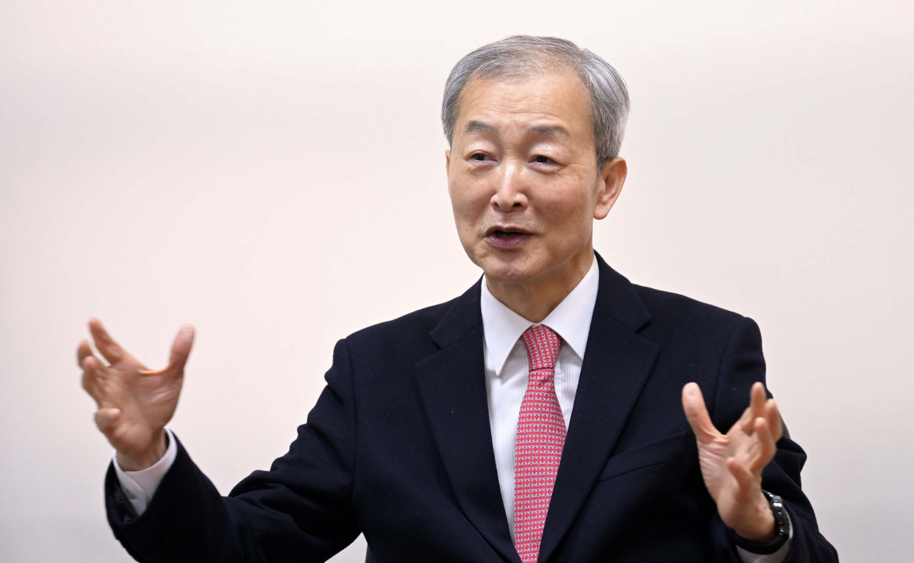 Ahn Ho-young, former South Korean ambassador to the United States, speaks during an interview with The Korea Herald. (Lee Sang-sub/The Korea Herald)