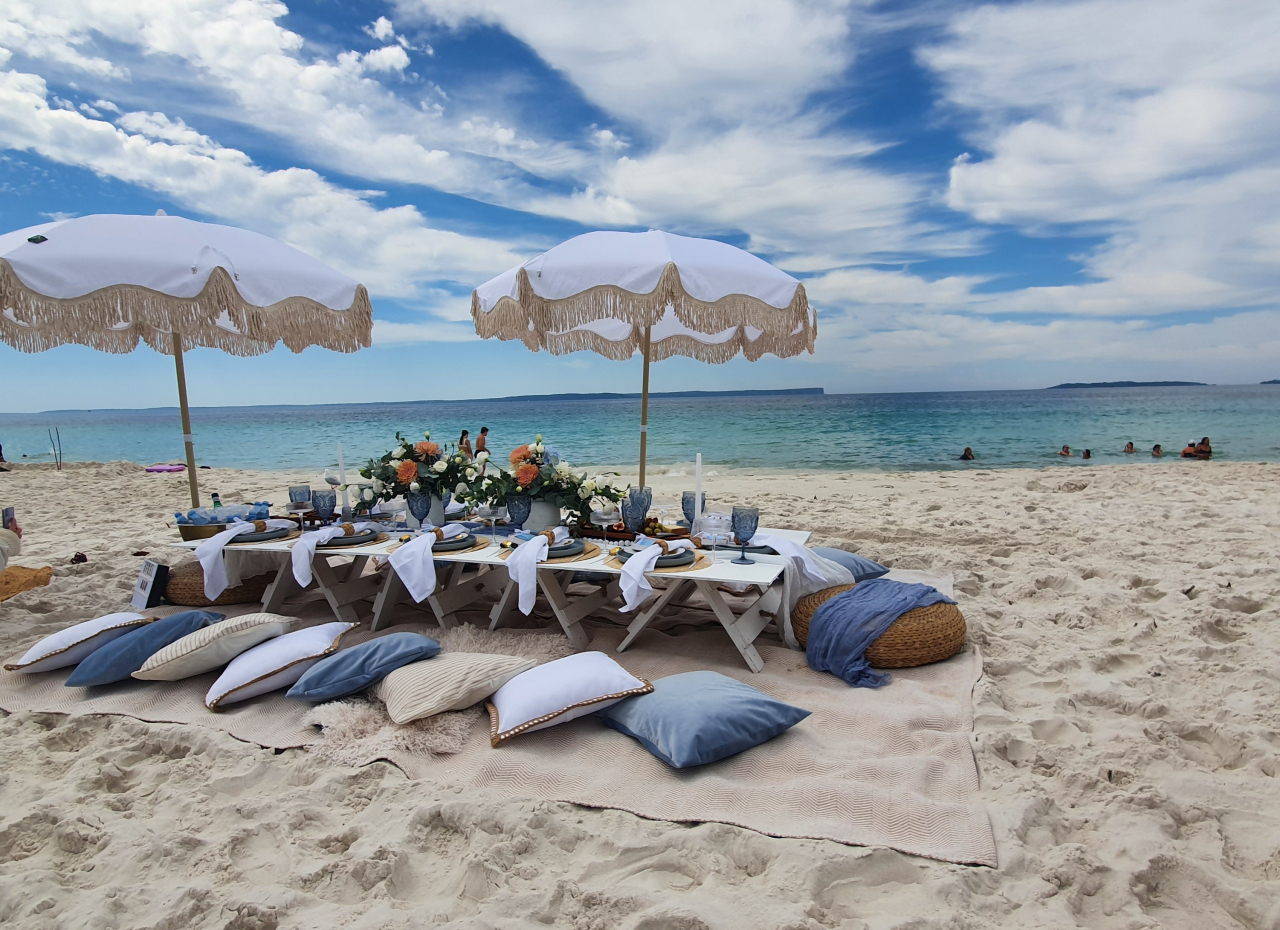 Picnic's Naturally Jervis Bay lets beachgoers dine in luxury without the fuss. (Paul Kerry/The Korea Herald)