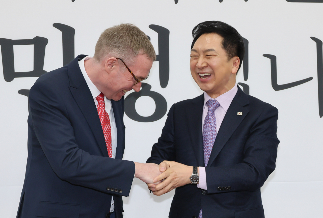 Colin Crooks, the British ambassador to South Korea, and the ruling People Power Party chairperson Rep. Kim Gi-hyeon meet at the National Assembly building in Yeouido, central Seoul, on Wednesday. (Yonhap)