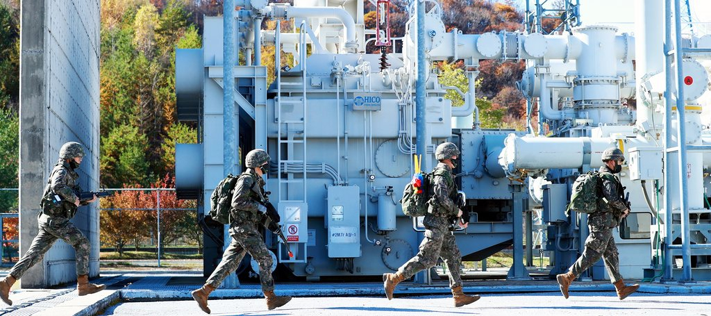 This photo, taken on Oct. 26, 2022, shows troops taking part in the Hwarang exercise at a power substation in Taebaek, 181 kilometers east of Seoul. (Taebaek municipal government)