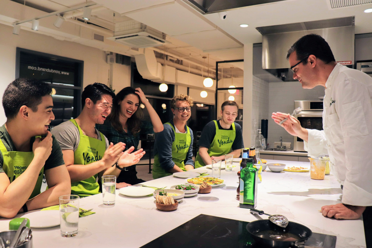 Jaume Biarnes, director of the Yondu Culinary Studio, introduces recipes that utilized Sempio's Yondu Vegetable Umami to people in the Yondu Culinary Studio located in Manhattan, New York City. (Sempio)