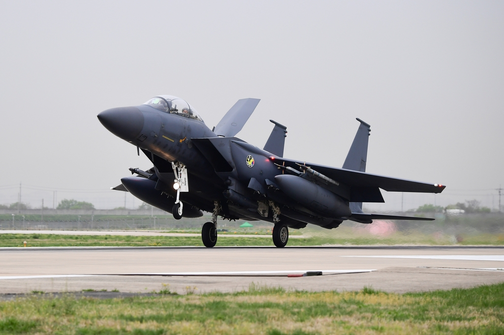 A South Korean F-15K fighter jet makes a landing at Gwangju Air Base in Gwangju, 267 kilometers south of Seoul, on Friday. (South Korean Air Force)