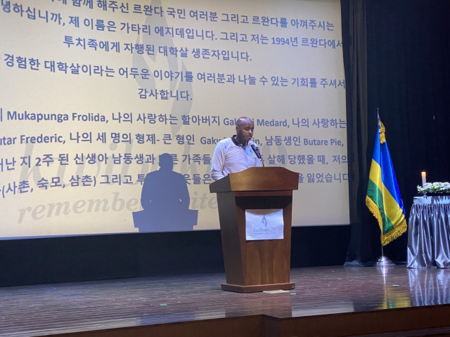 Egide Gatari, a survivor of the 1994 genocide against the Tutsi in Rwanda reads his testimony at the 29th anniversary of the genocide at the War Memorial of Korea in Seoul on Friday. (Sanjay Kumar/The Korea Herald)
