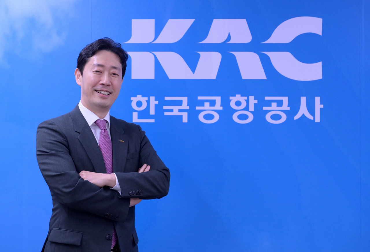 Korea Airports Corp. CEO Yoon Hyeong-jung poses for a photo at the company's headquarters in Gimpo, Gangseo-gu, Seoul, Thursday. (Lee Sang-seob/The Korea Herald)