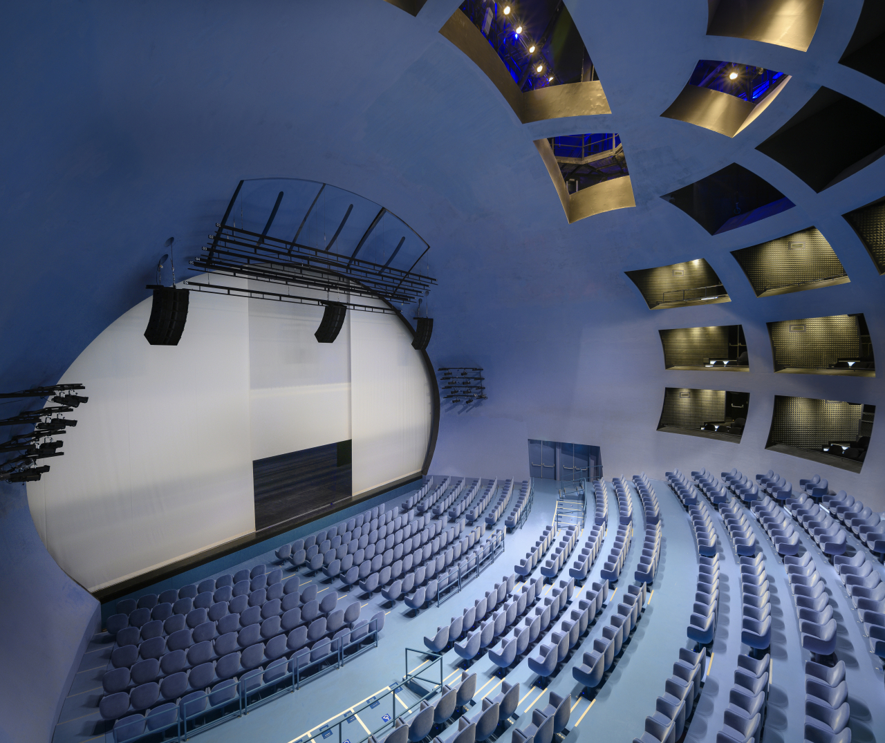 The interior of Globe Playhouse, Taipei Performing Arts Center (Copyright Shephotoerd Co. Photography, courtesy of OMA)