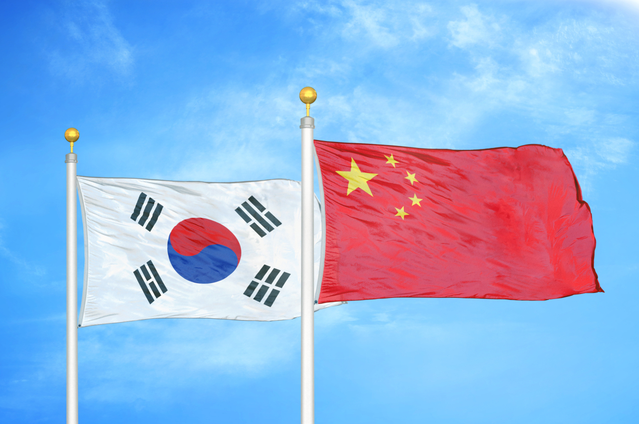 National flags of South Korea and China (123rf)