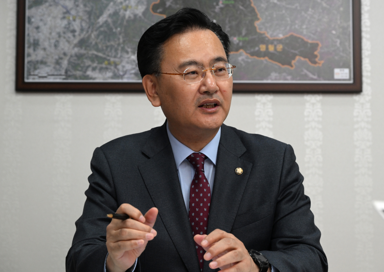 Rep. Yoo Sang-bum, the National Assembly intelligence committee’s executive secretary, speaks to The Korea Herald during an interview on April 18. (Im Se-jun/The Koera Herald)