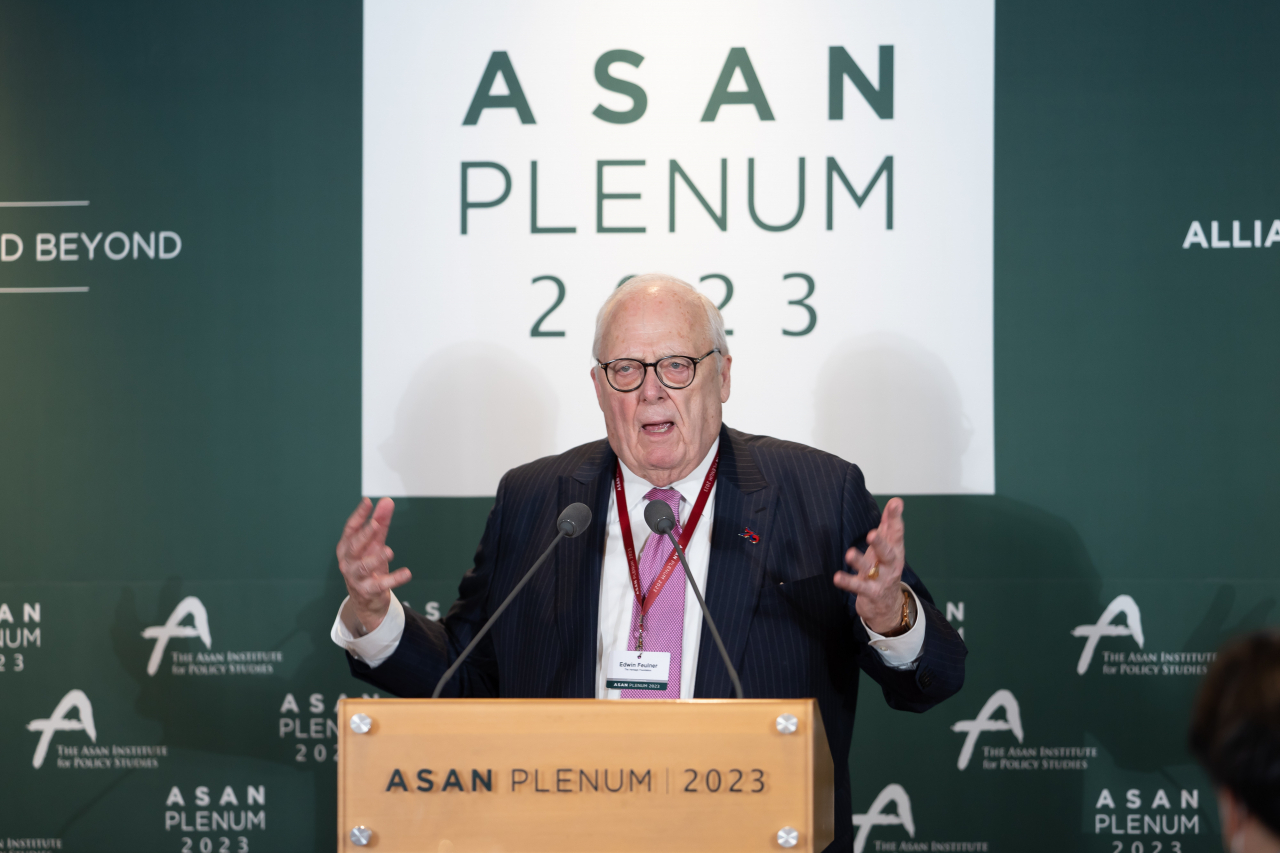 Edwin Feulner, founder of the Heritage Foundation, speak during a press conference at the Grand Hyatt Seoul on Tuesday. (Asan Institute for Policy Studies)